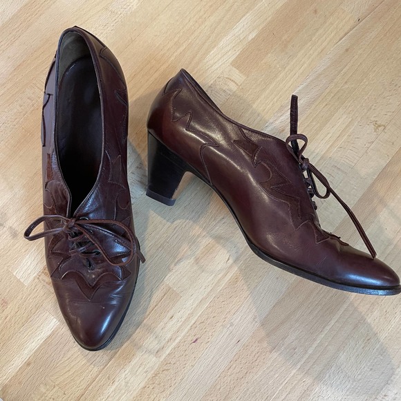 Vintage 80s Leather Lace-Ups with Shapely Stacked Heels - Picture 2 of 11